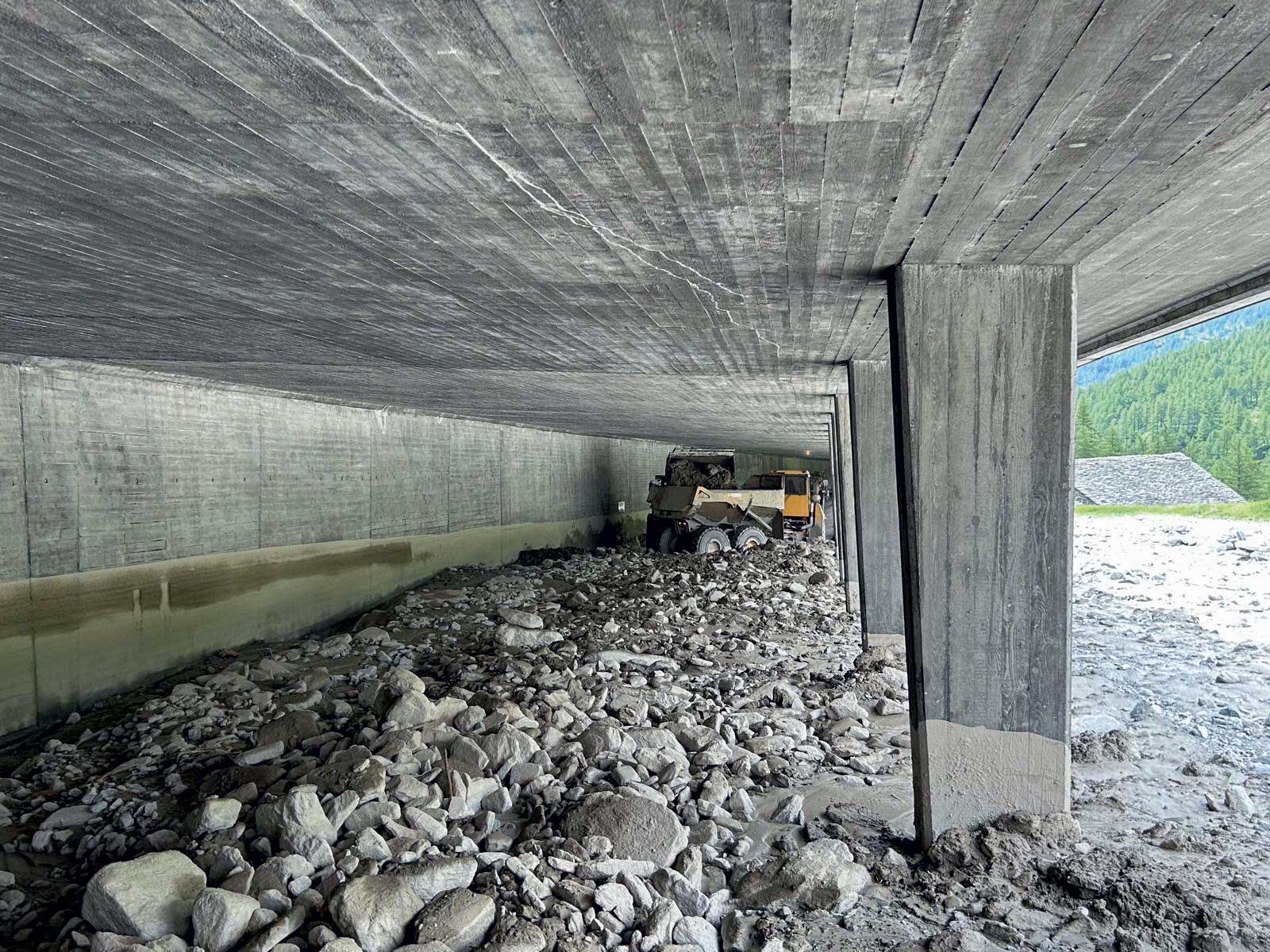 Galerie envahie par un glissement de terrain, Route nationale du Simplon, 2024
