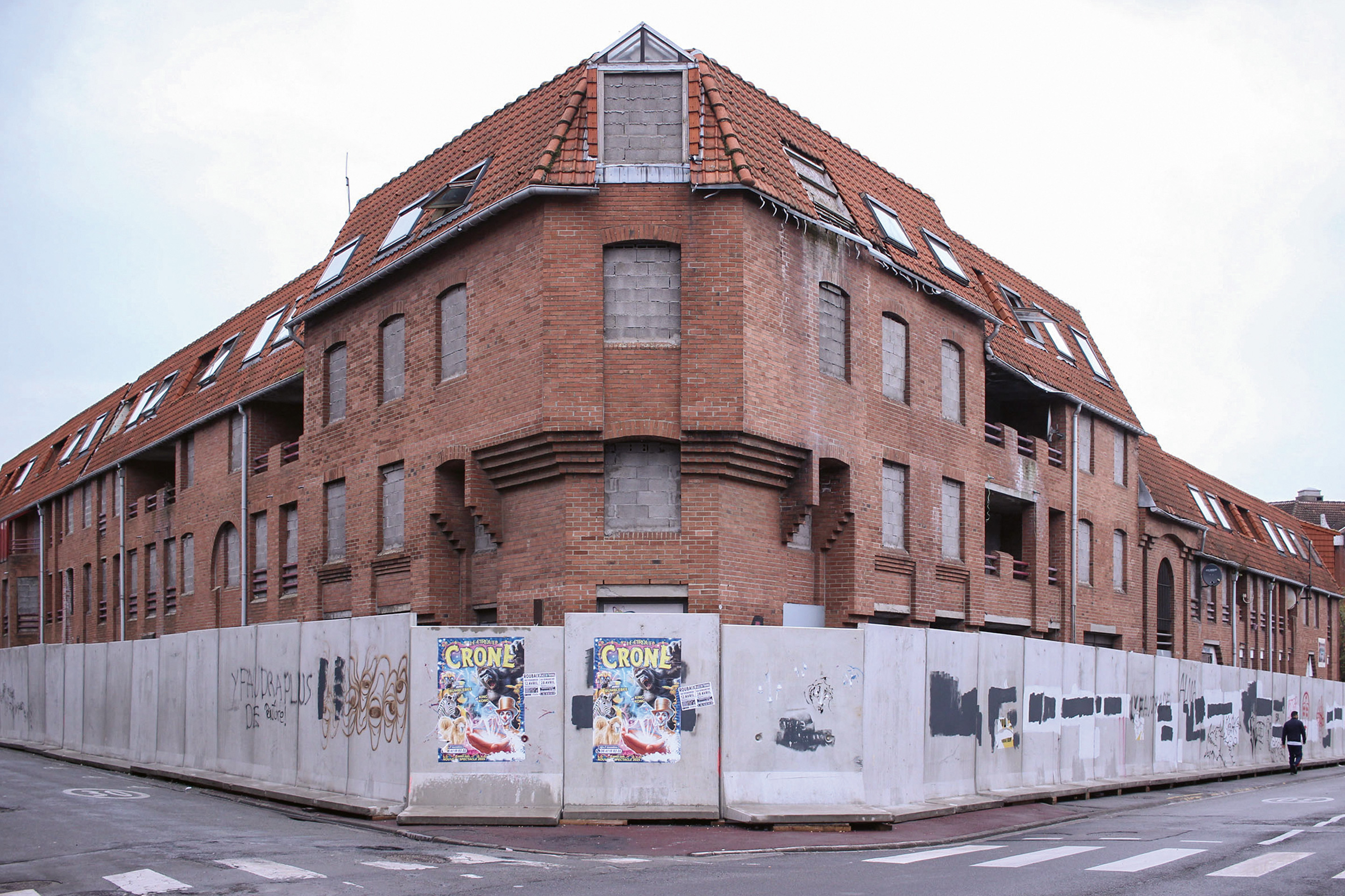 Logements fermés de l’îlot Fontenoy-Frasez en cours de démolition.
