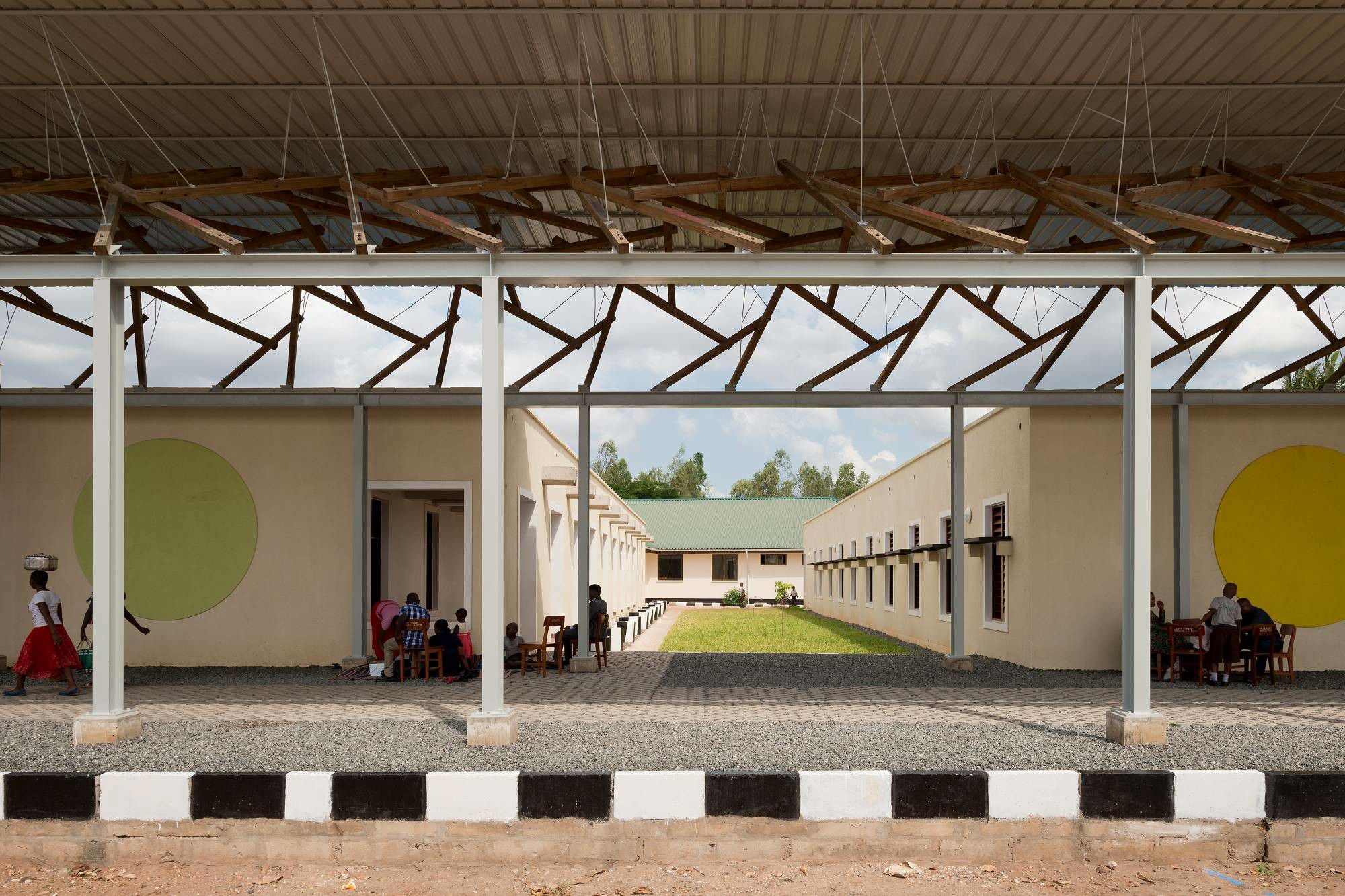 promenade-covering-school-buildings