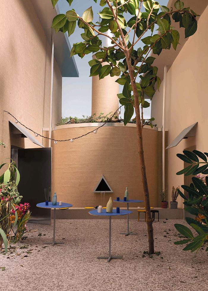 Between the performance hall and its new extension, a small courtyard features a retention fountain. Rather than hiding it, the extraction chimney is treated as a central design element, contributing to the project’s atmosphere.