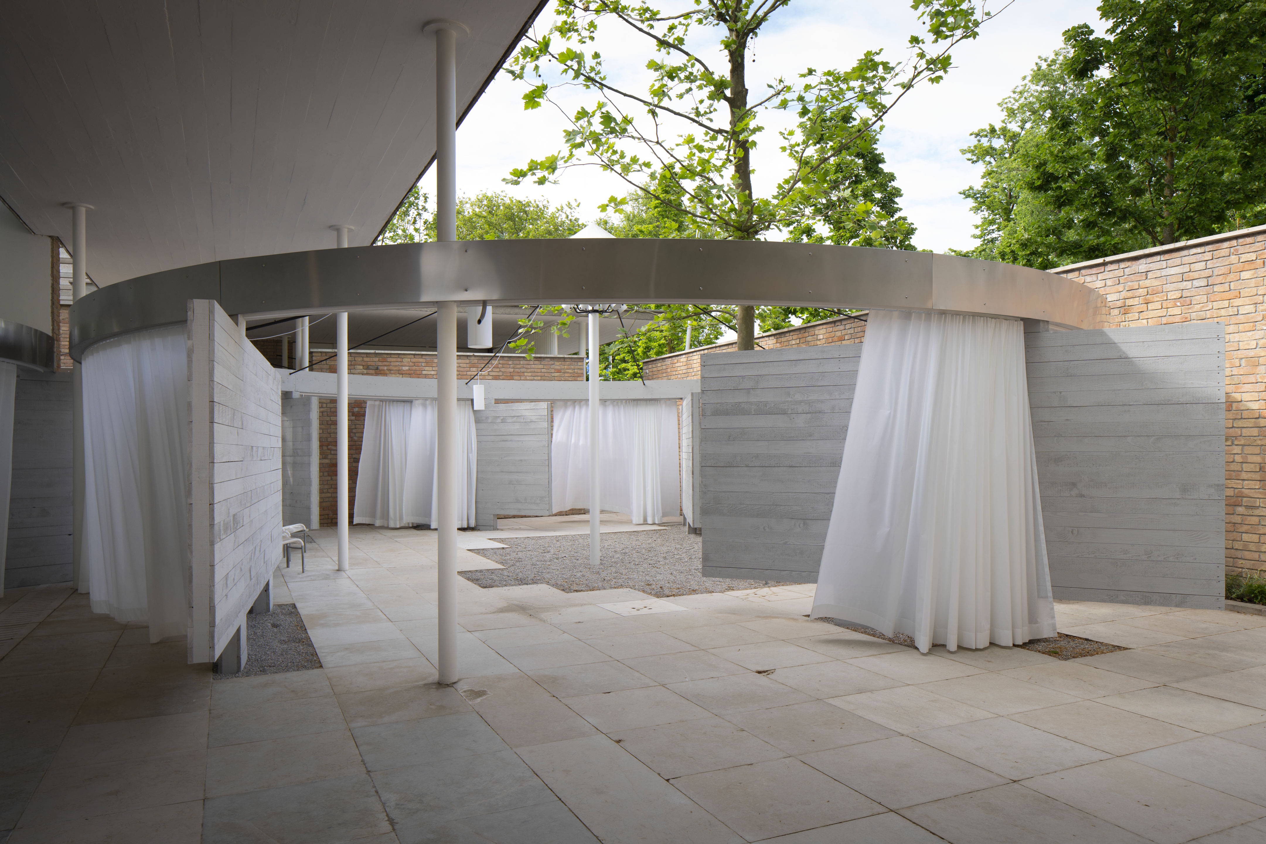 Installation view of «Endgültige Form wird von der Architektin am Bau bestimmt.» curated by Elena Chiavi, Kathrin Füglister, Amy Perkins, Axelle Stiefel and Myriam Uzor at the Pavilion of Switzerland at the Biennale Architettura 2025.