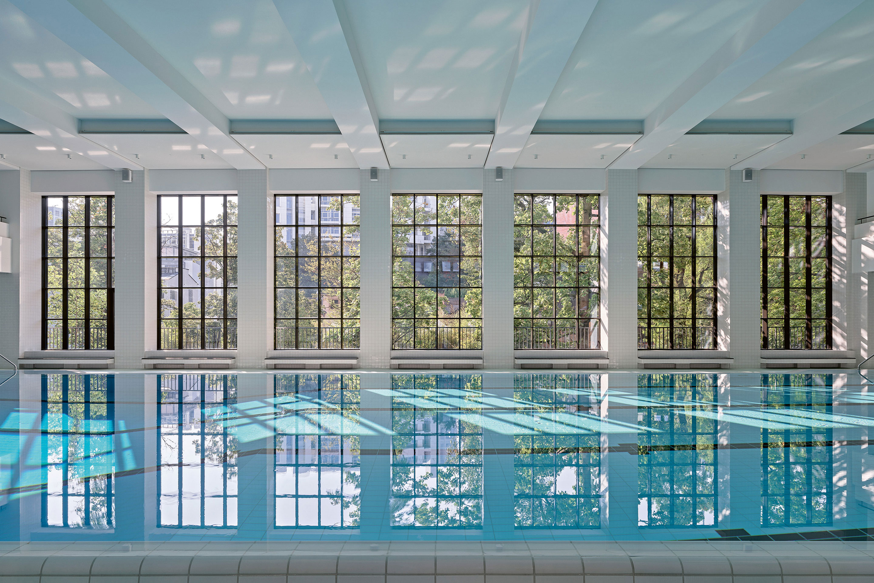 e-hallenbad-rialto-basel-hauptbad-fensterfron