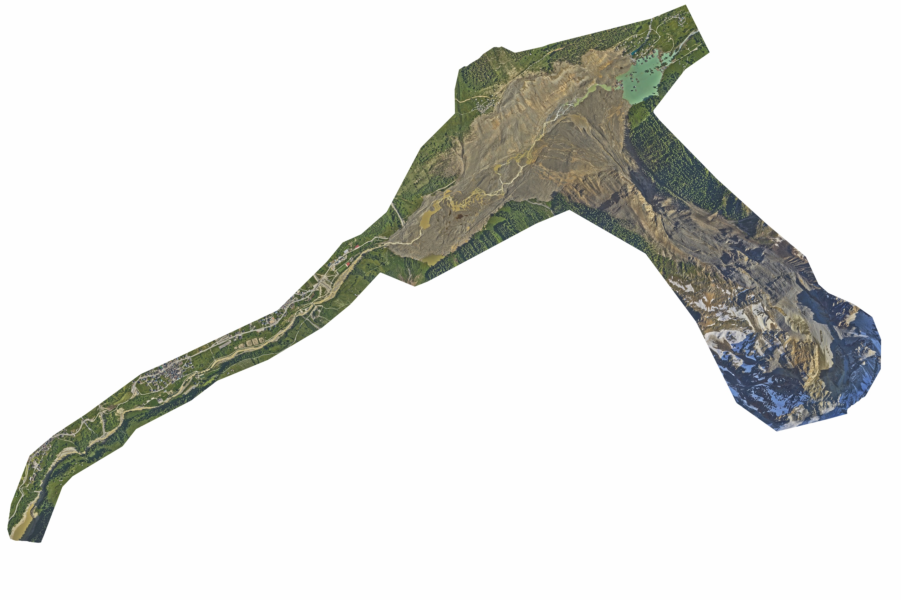 Image orthorectifiée d’une partie de la zone impactée par la catastrophe de Blatten. On distingue le hameau de Weissenried (en haut, à gauche) ainsi que ce qui reste du village de Blatten (en haut, à droite). Elle a été réalisée suite au vol du 10.06.2025 que TRACÉS a pu accompagner.