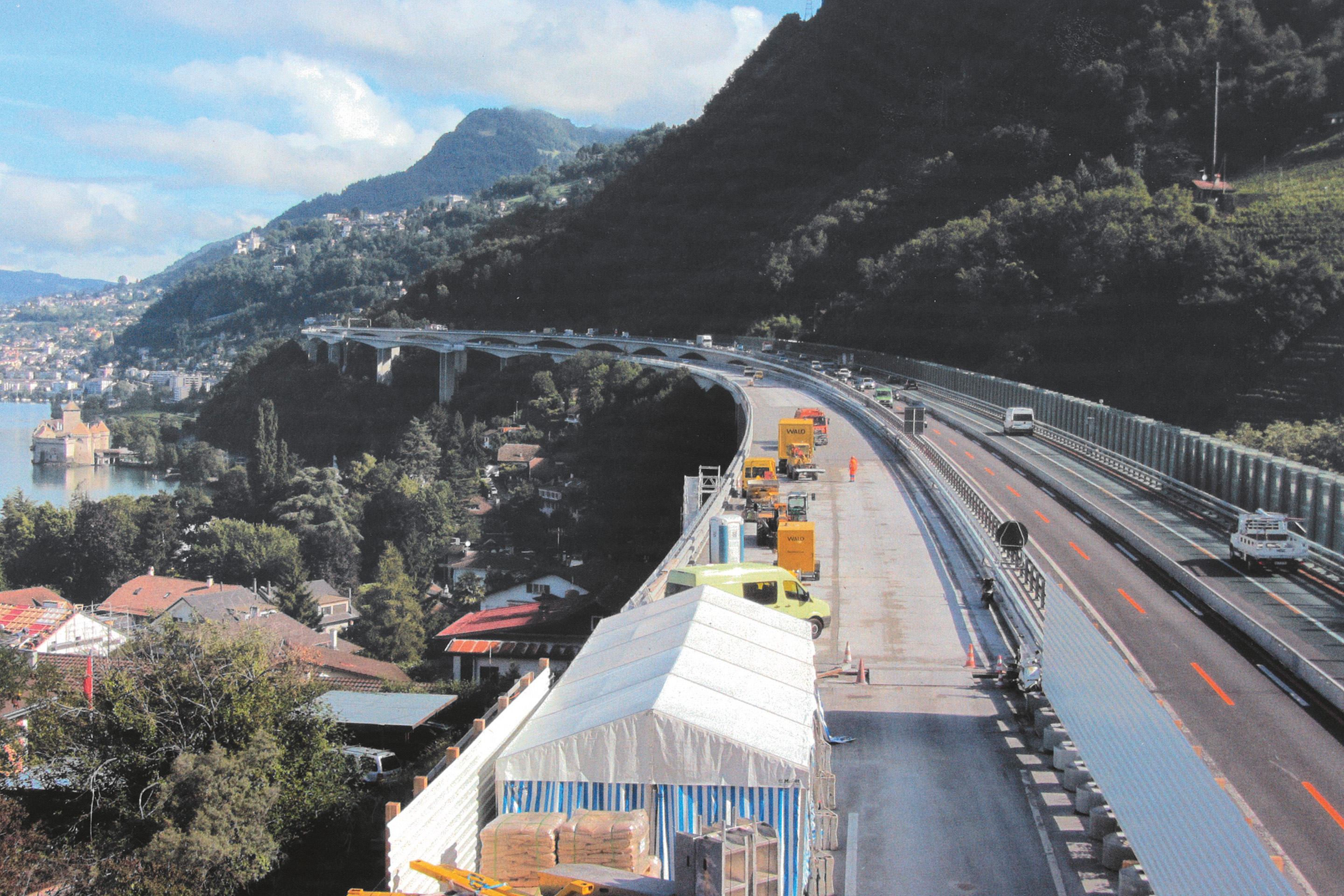 Le chantier des viaducs de Chillon vu depuis la zone de production du BFUP