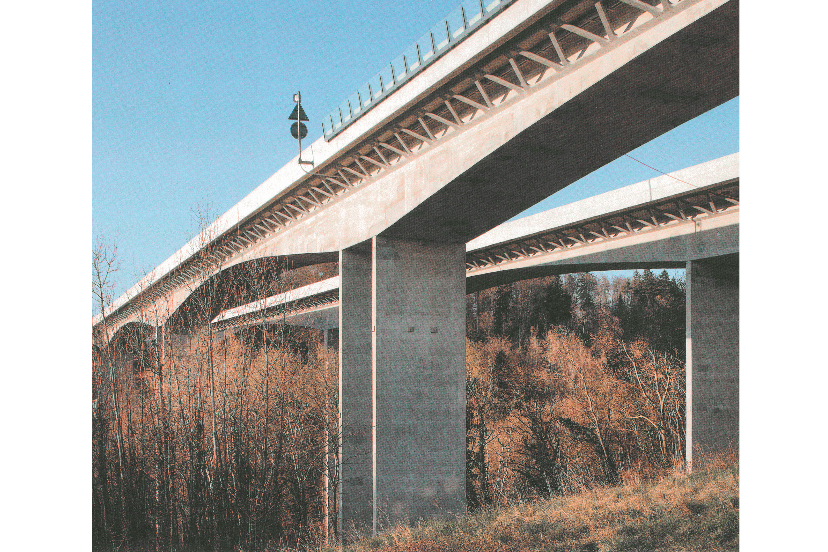 Remise en état des ponts sur la Paudèze construits en 1970, renforcés et élargis avec des béquilles en CFUP