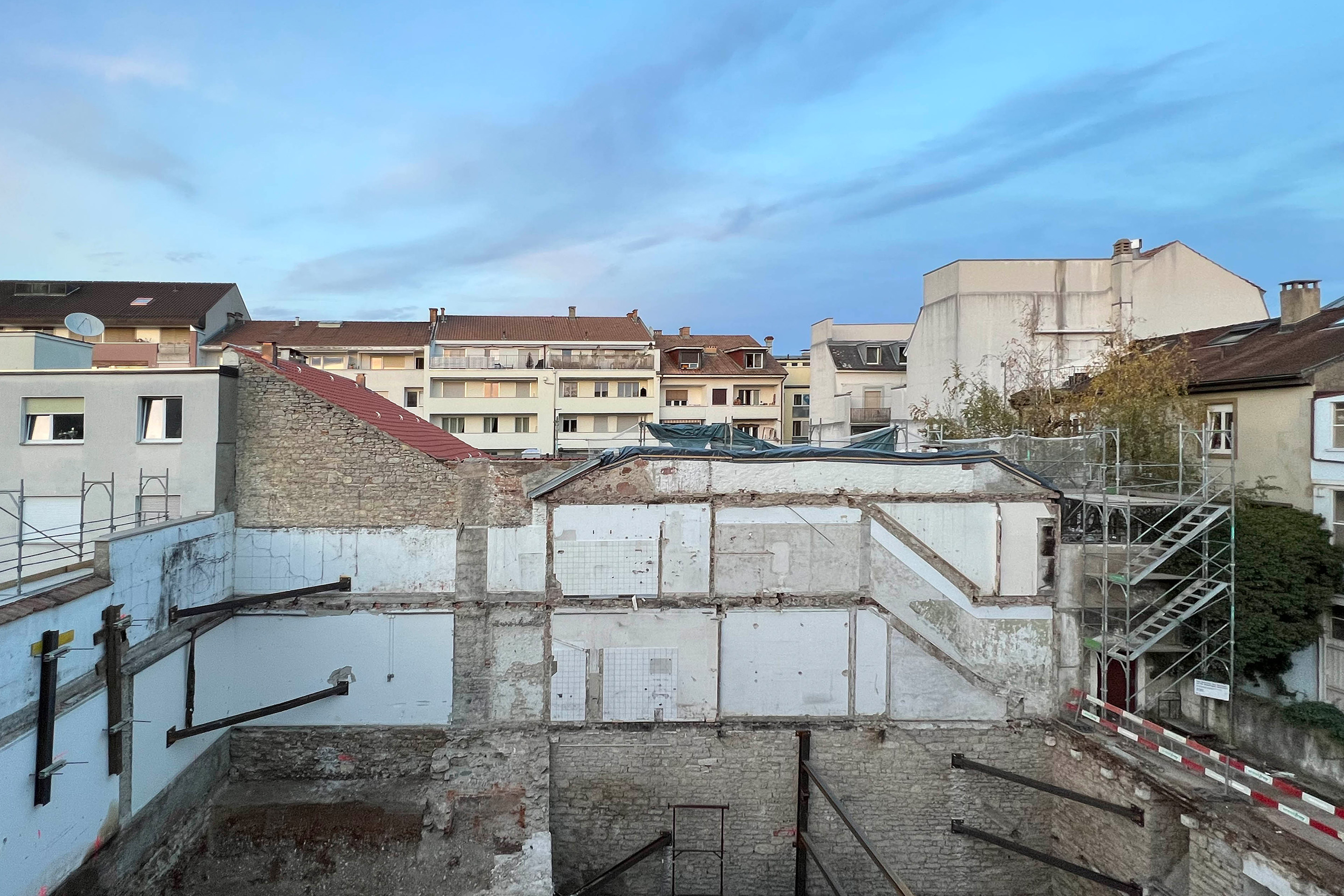 Rahbaran_Huerzeler_Architektinnen_Colmi_Baustelle.jpg