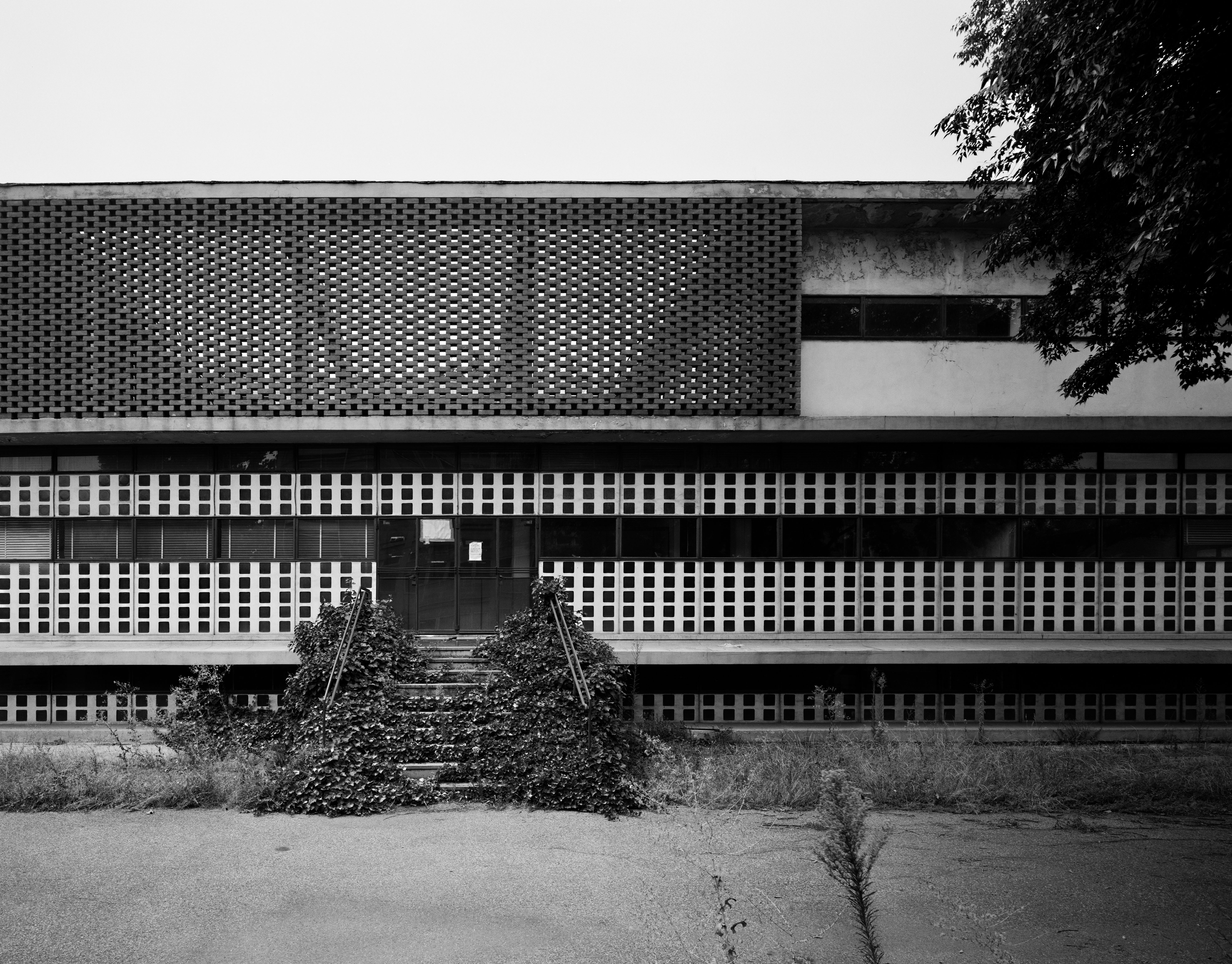 gardella-guardare-luogo- dispensario-1933-1938-gabriele-basilico-1990