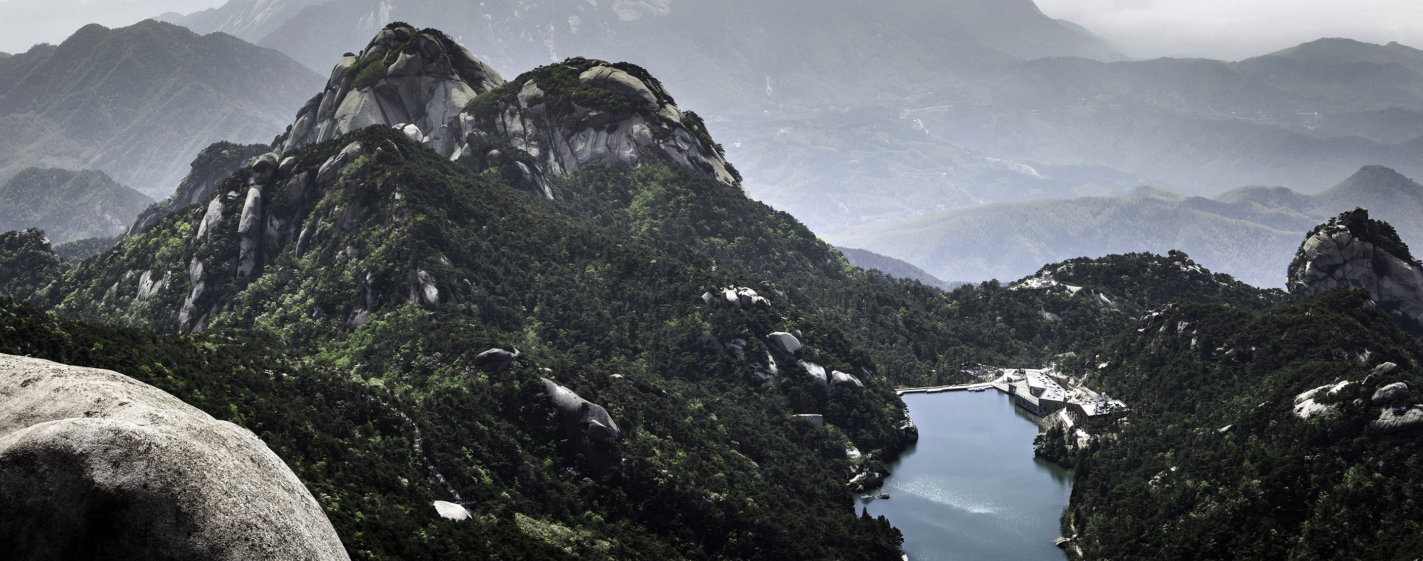Vue du refuge depuis le sommet du mont Tianzhu