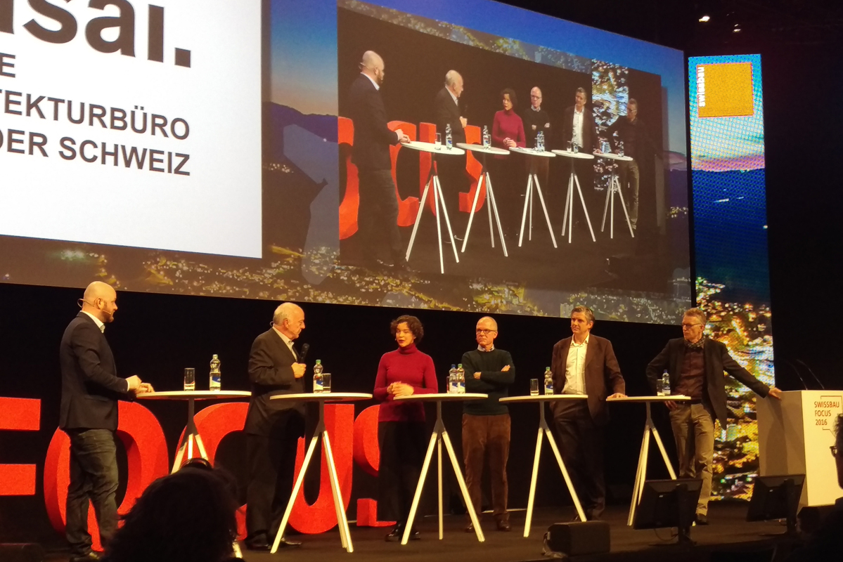 Dr. Jan Eckert, Werner Abt, Judit Solt, Hans-Werner Breuer, Stefan Cadosch und Thomas Wachter im Gespräch in der Arena des Swissbau Focus.