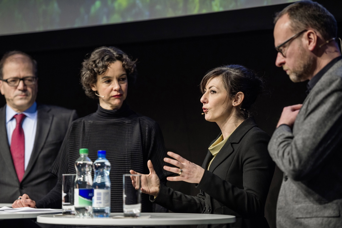 «Denkraum für Baukultur: Basel – eine Stadt im trinationalen Raum». Von links nach rechts: Giorgio Lüthi, Judit Solt, Monica Linder-Guarnaccia und Beat Aeberhard.