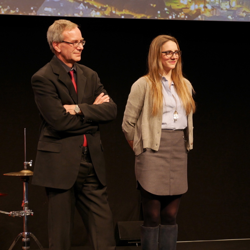 Prof. Pierre-André Dupraz, Prof. Ing. civil dipl. EPFL /SIA, Haute école du paysage, d’ingénierie et d’architecture de Genève (hepia), mit «Best of Bachelor» Yolande Alves de Souza.