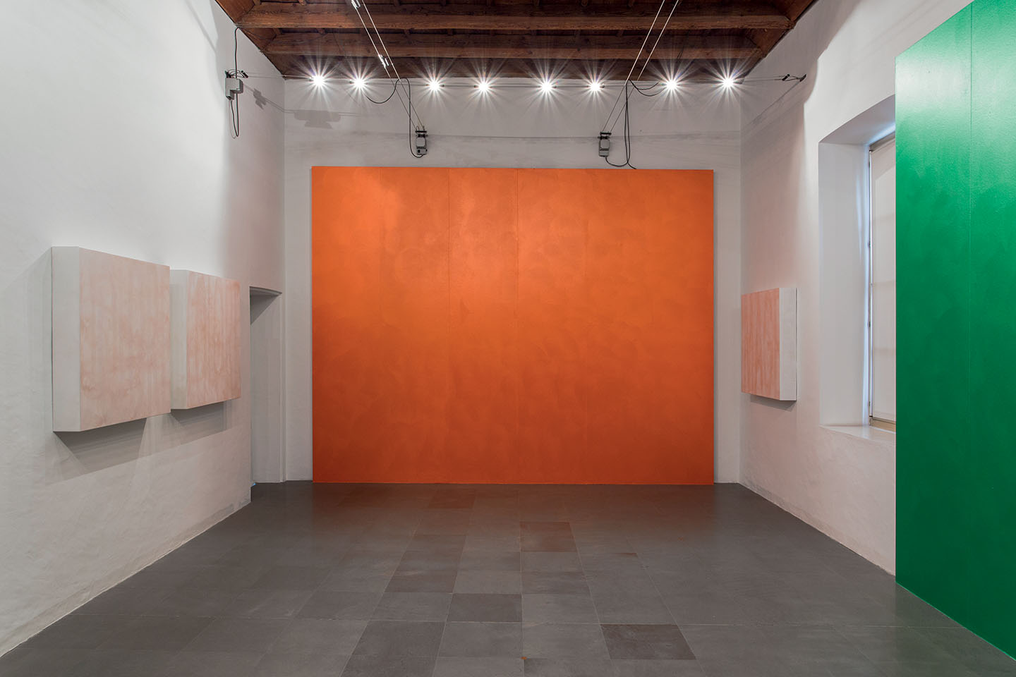 Cuore 2005, pittura acrilica su tavola 6 elementi 100x100 cm ciascuno. Mariapia Borgnini, mostra personale 2013, Museo Cantonale d’Arte, Lugano.