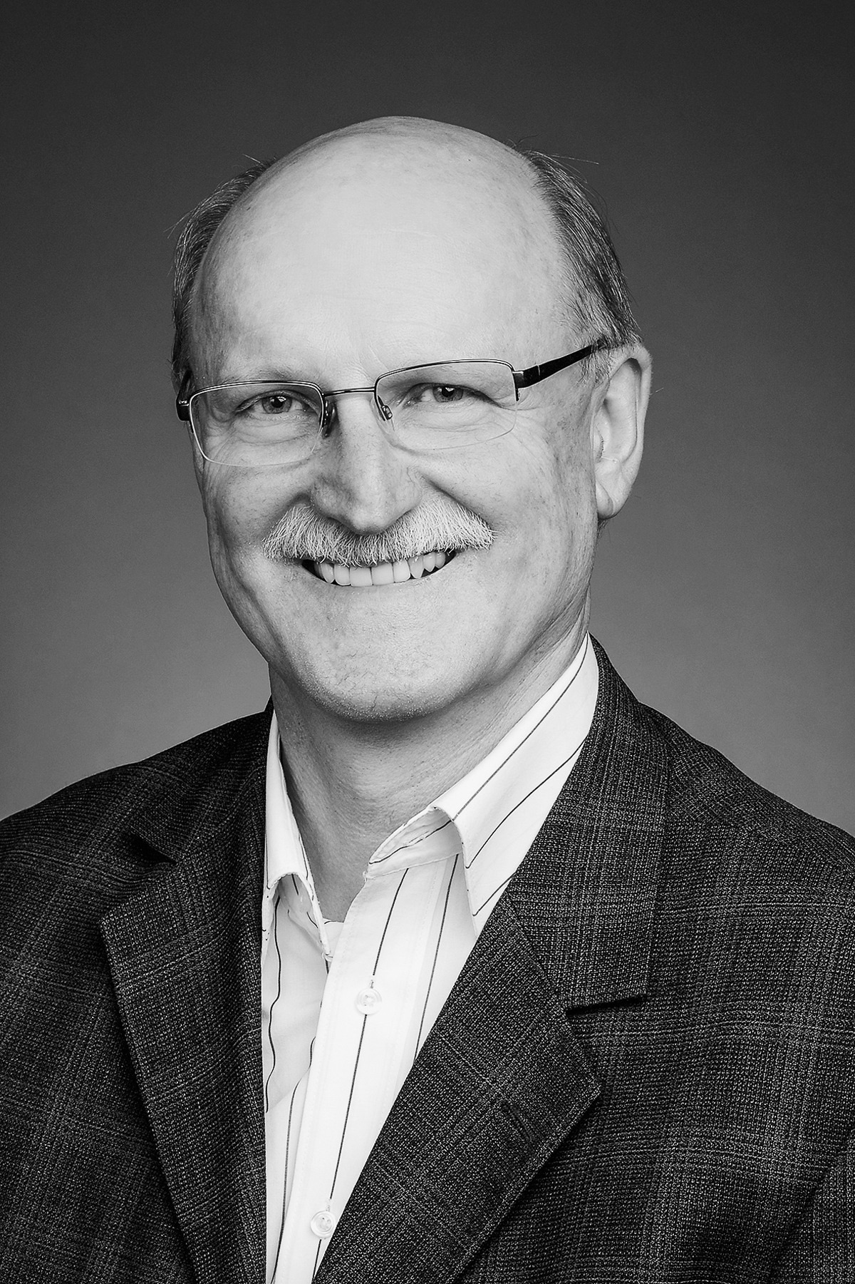 Hans Peter Willi: Dipl. Bauing. ETH/SIA, Bundesamt für Umwelt (Bafu), seit 2006 Chef der Abt. Gefahrenprävention. Vorstandsmitglied Schw. Wasserwirtschaftverband SWV, Dozent an der ETH Zürich im Beriech Hochwasserschutz