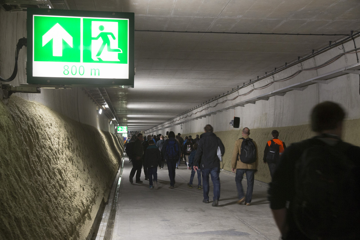 Die SBB hat am 19. März 2016 zusammen mit der Alptransit Gotthard AG und den Kantonen Uri und Tessin eine grossangelegte Rettungsübung durchgeführt. Dabei wurden rund 800 Personen erfolgreich aus dem Gotthard-Basistunnel evakuiert