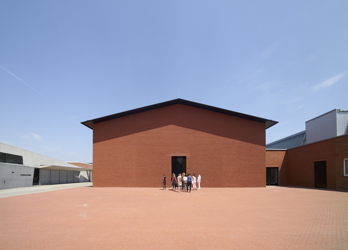 Aussenansicht Vitra Schaudepot Herzog &amp; de Meuron