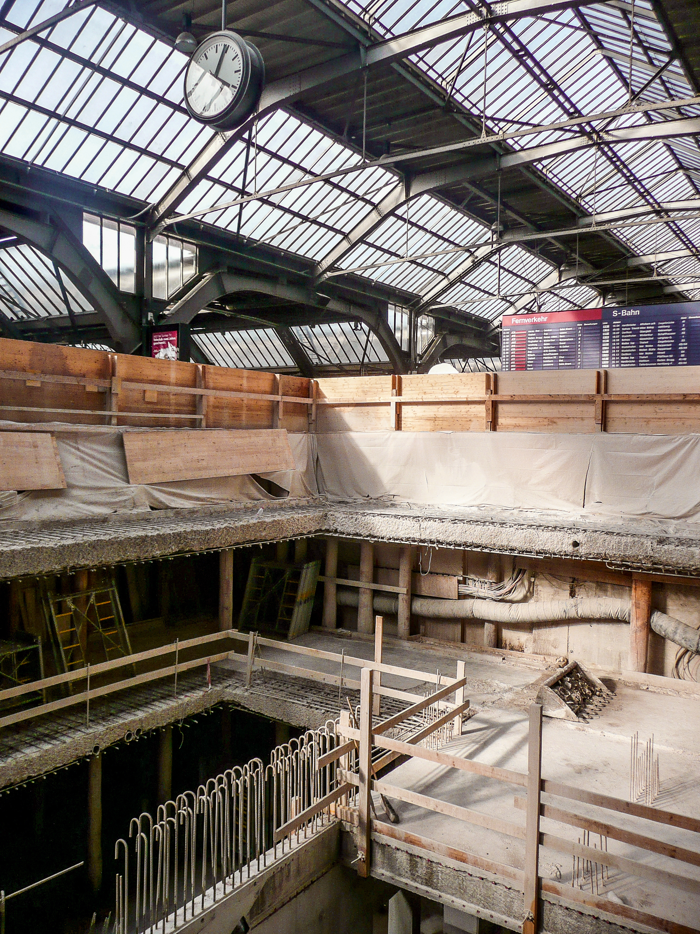 Eine Ingenieurleistung der Superlative: Bau der Durchmesserlinie Zürich mitten in der Stadt und bei vollem Bahnbetrieb.