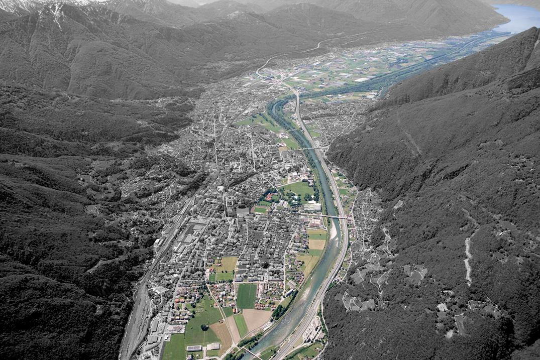 Foto aerea con evidenziato l’asse del fiume Ticino.