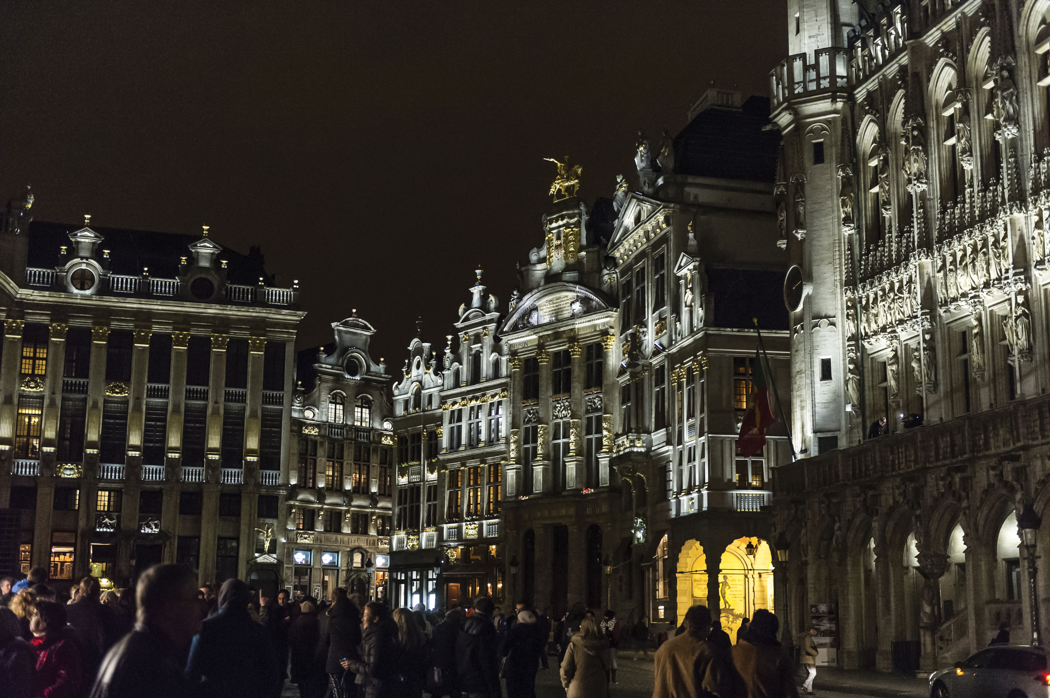 Mise en valeur par la lumière et le son de la Grand-Place de Bruxelles