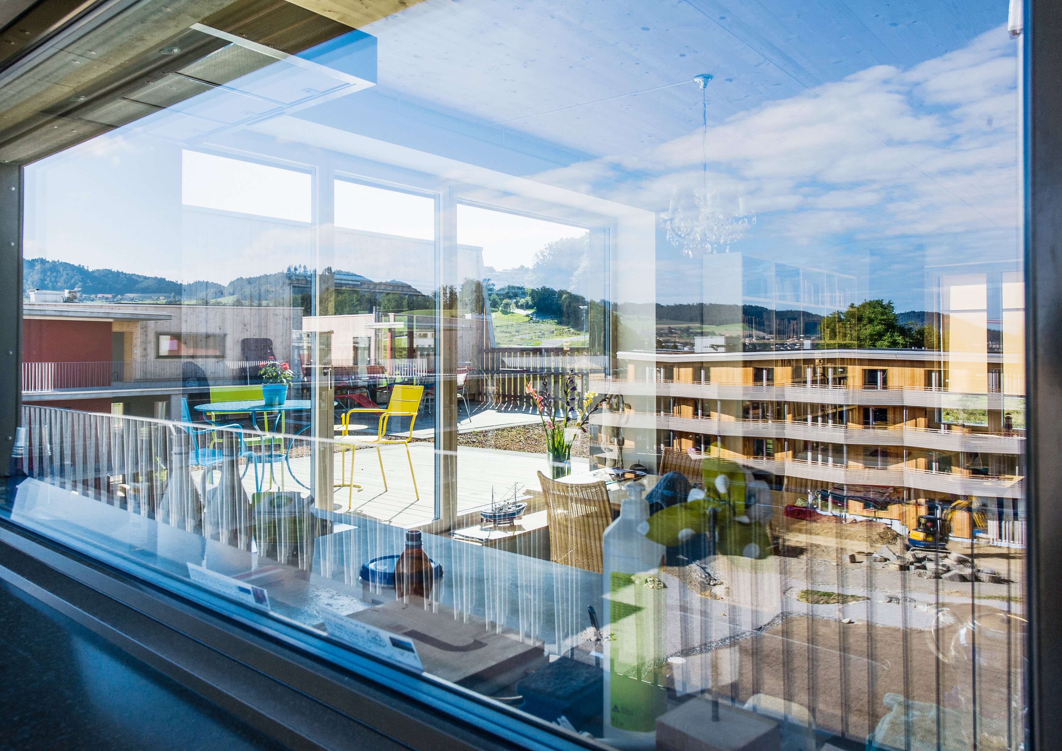 Grün, luftig und kommunikativ: Impression aus der Siedlung Oberfeld in Ostermundigen von Halle 58 Architekten.