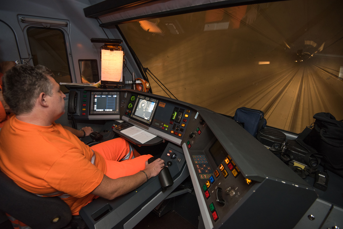 Blick aus der Loki: erste Testfahrt durch den Gotthard-Basistunnel vom 8. Oktober 2015.