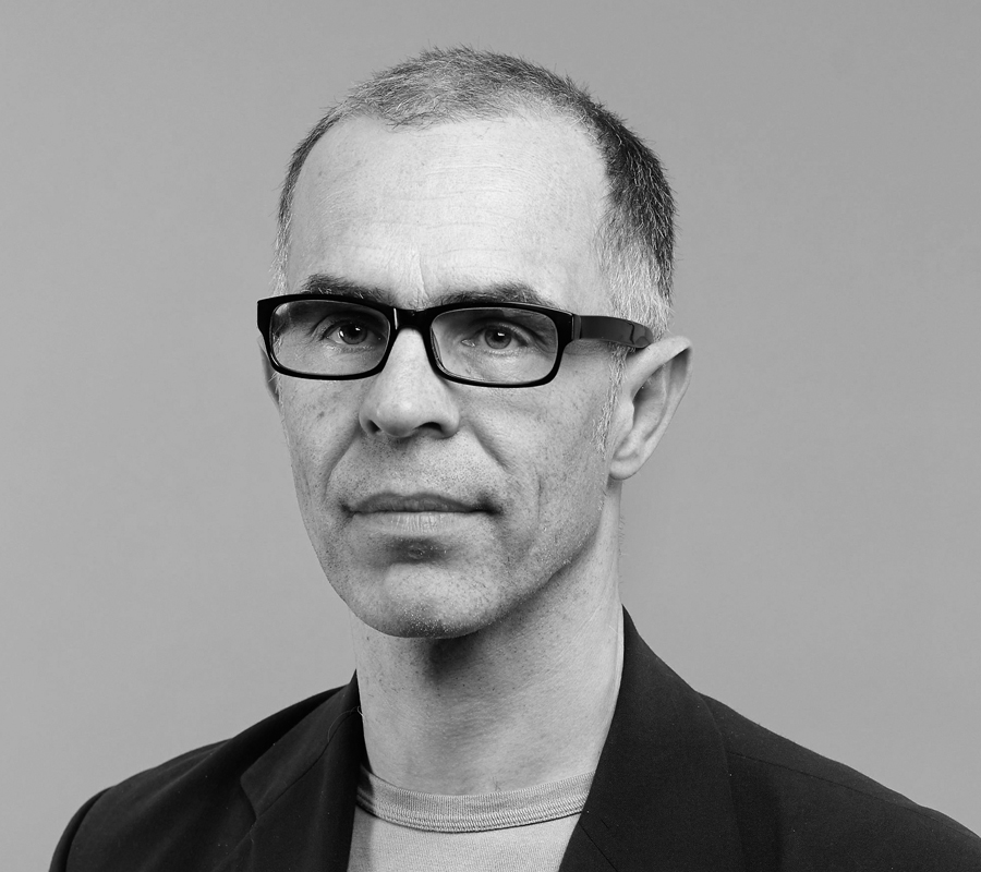 Angelus Eisinger, Dr. habil., ist Städtebau- und Planungshistoriker mit sozial- und wirtschaftsgeschichtlichem Hintergrund. Seit 2013 ist er Direktor der Regionalplanung Zürich und Umgebung (RZU). Zuvor lehrte ­er an der HafenCity Universität ­in Hamburg, an der Universität Liechtenstein und an der ETHZ.