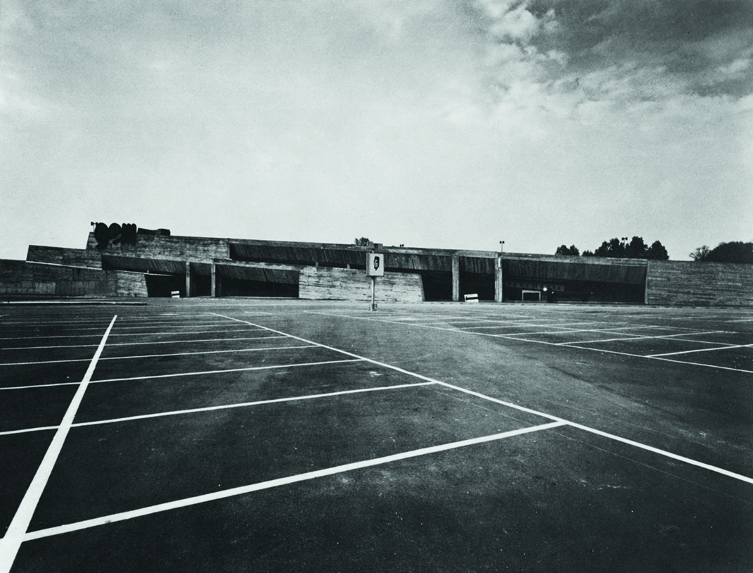 Claude Parent, Centro commerciale a Sens, 1970, facciata.