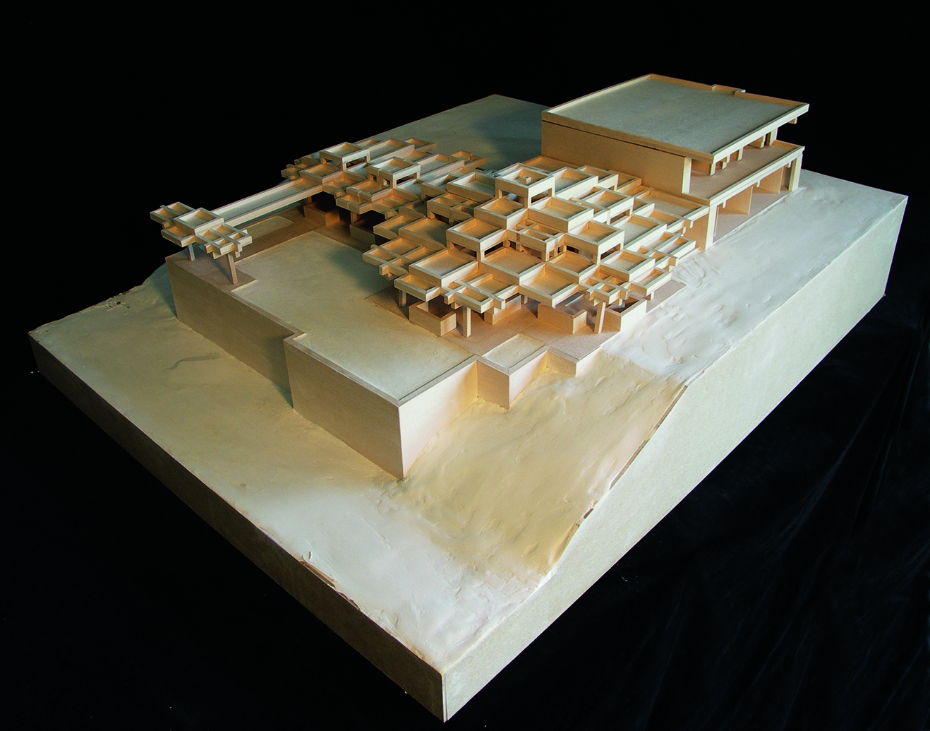 T. Arnaboldi, S. Carella, M. Comaschi, A. Mazzucotelli, M. Polenghi, B. Reglieri, E. Wüst, modello in scala 1:50 del progetto di Peppo Brivio per Casa Koerfer, Moscia (Ascona), 1962-1964.