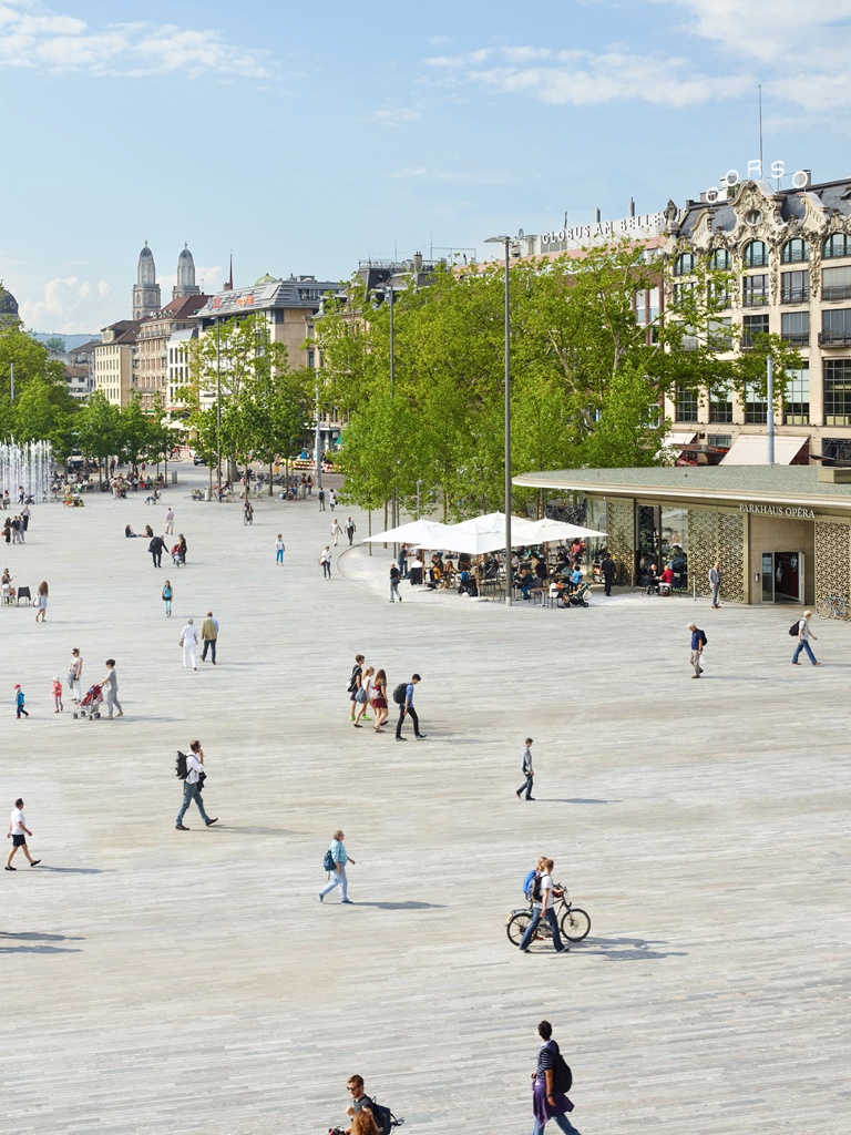 Sechseläutenplatz von Zach + Zünd Architekten, vetschpartner Landschaftsarchitekten. Bauträgerschaft: Opernhaus Zürich/Parkhaus Opéra AG/Tiefbauamt der Stadt Zürich