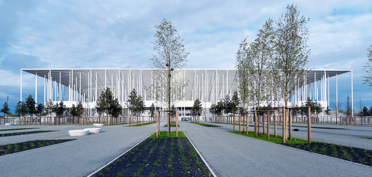 Das neue Stadion in Bordeaux vereint mithilfe seiner Konstruktion die Kontraste von Schwere und Leichtigkeit und schafft fliessende Übergänge zwischen Aussen- und Innenraum.