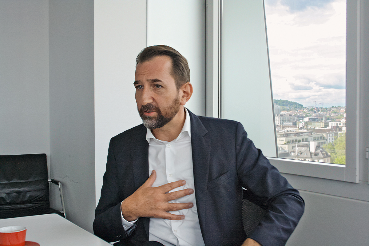 David Vogt ist Architekt ETH SIA, war während 16 Jahren als selbstständiger Architekt in Zürich tätig und ist seit 2009 Mitglied der Geschäftsleitung im Hochbauamt des Kantons Zürich. In dieser Funktion hat er u. a. die Planerwahlverfahren des Hochbauamts mitentwickelt und geprägt.