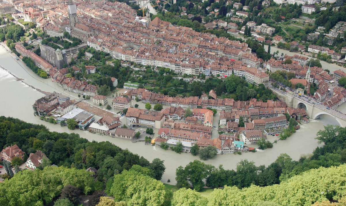 Hochwasser in den Berner Aarequartieren: Schutzmauern und verstärkte Uferböschungen sollen die Wiederholung des 100-jährlichen Ereignisses vom Sommer 2005 verhindern.
