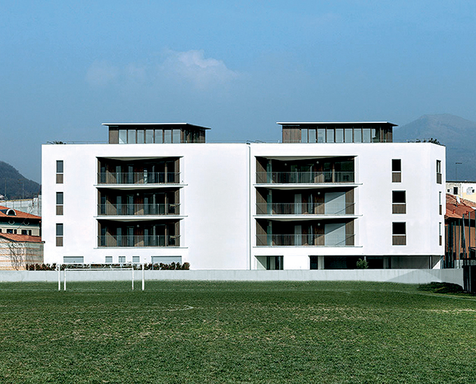 Marco Ortalli e Dario Cazzaniga, edificio in via Volta 16, Erba