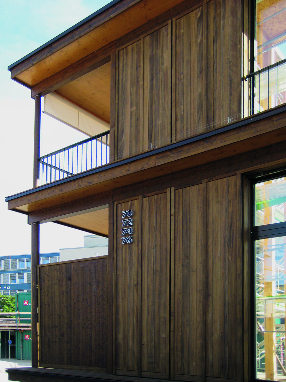 Mock-up della facciata in legno per un edificio di nuova costruzione in standard Minergie-P-ECO nell’ex area industriale Freilager AG a Zurigo.