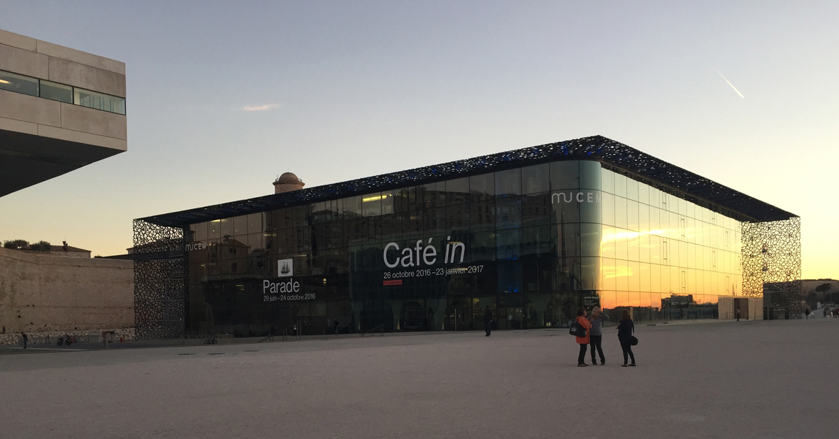 Das MuCEM (Musée des Civilisations de l’Europe et de la Méditerranée) von Rudy Ricciotti wurde zur Ernennung Marseilles als Kulturhauptstadt Europas eröffnet.