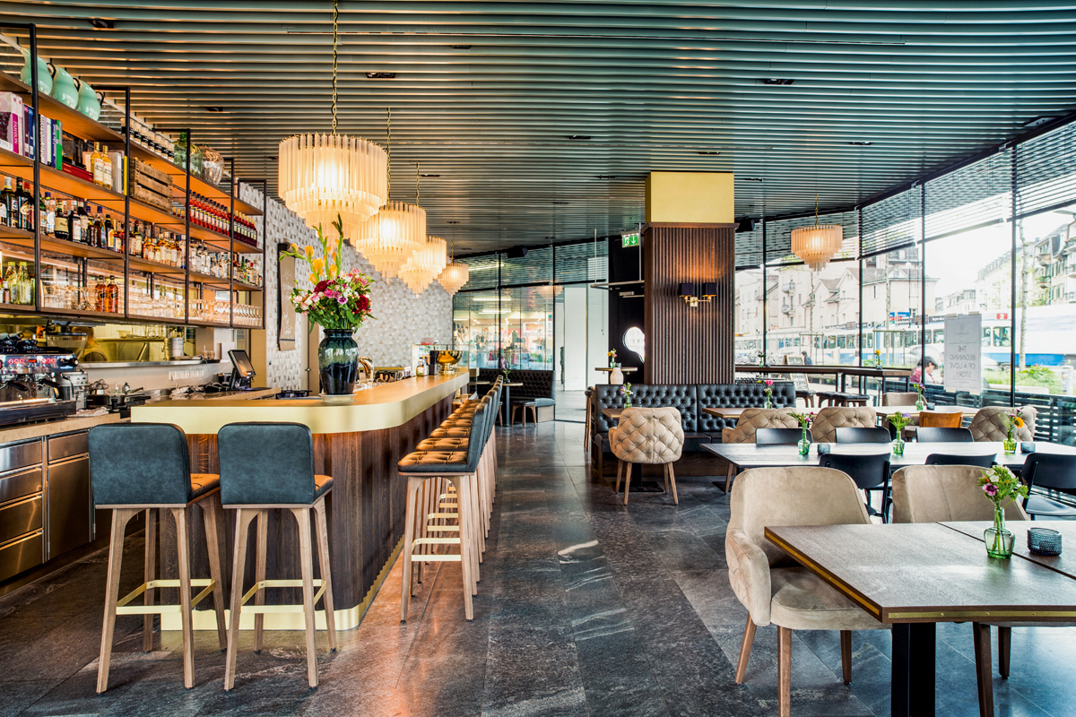 Im Grand Café verbinden sich alte und neue Elemente zu einem harmonischen Ganzen.