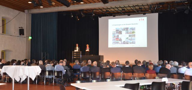 Treffen am 28. November in Solothurn – mit einem regen Austausch an Informationen, hier bei einem Vortrag.