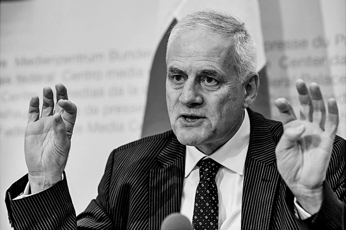 Walter Steinmann, Dr. rer. soc. und lizenzierter Ökonom, wechselte 2001 als Direktor des Amts für Wirtschaft und Arbeit, Kt. Solothurn zum Bundesamt für Energie. Er vertritt die Schweiz weiterhin bei der IEA.