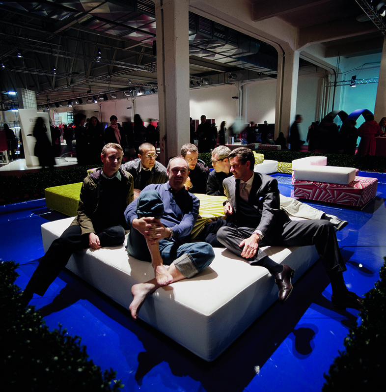 Superstudio 2001: Ronan Bouroullec, Carlo Colombo, Erwan Bouroullec, Jasper Morrison, Giulio Cappellini e Piero Lissoni