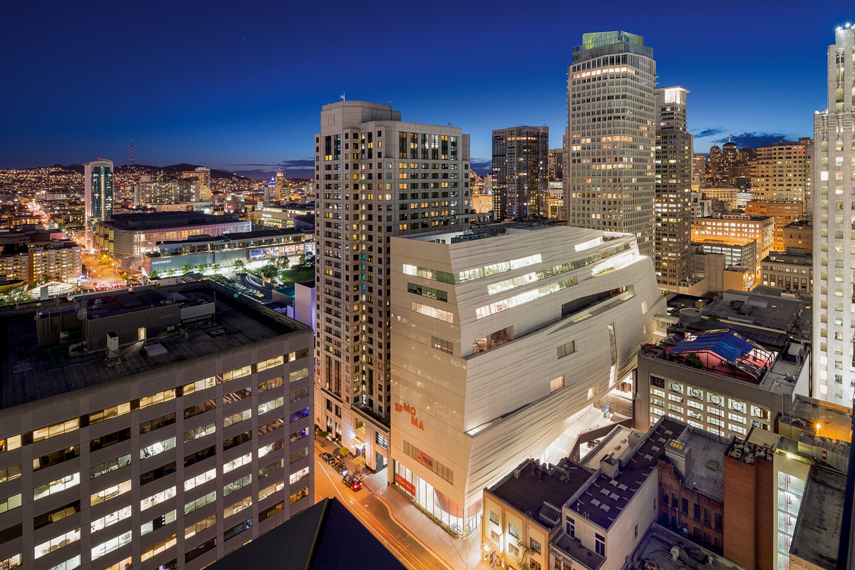 Der neue Anbau des SFMoMA von Snøhetta Architekten steht Rücken an Rücken mit Mario Bottas post­modernem Museumsgebäude. Botta selbst ist der Meinung, die norwegischen Architekten hätten seinen Bau nicht gewürdigt.