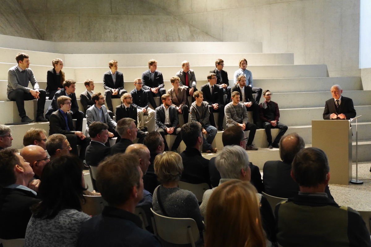 Prof. Dr. Anton Steurer (rechts), Präsident Präsident der Fachschaft Bauingenieurwesen, stellte die Preisträger vor.