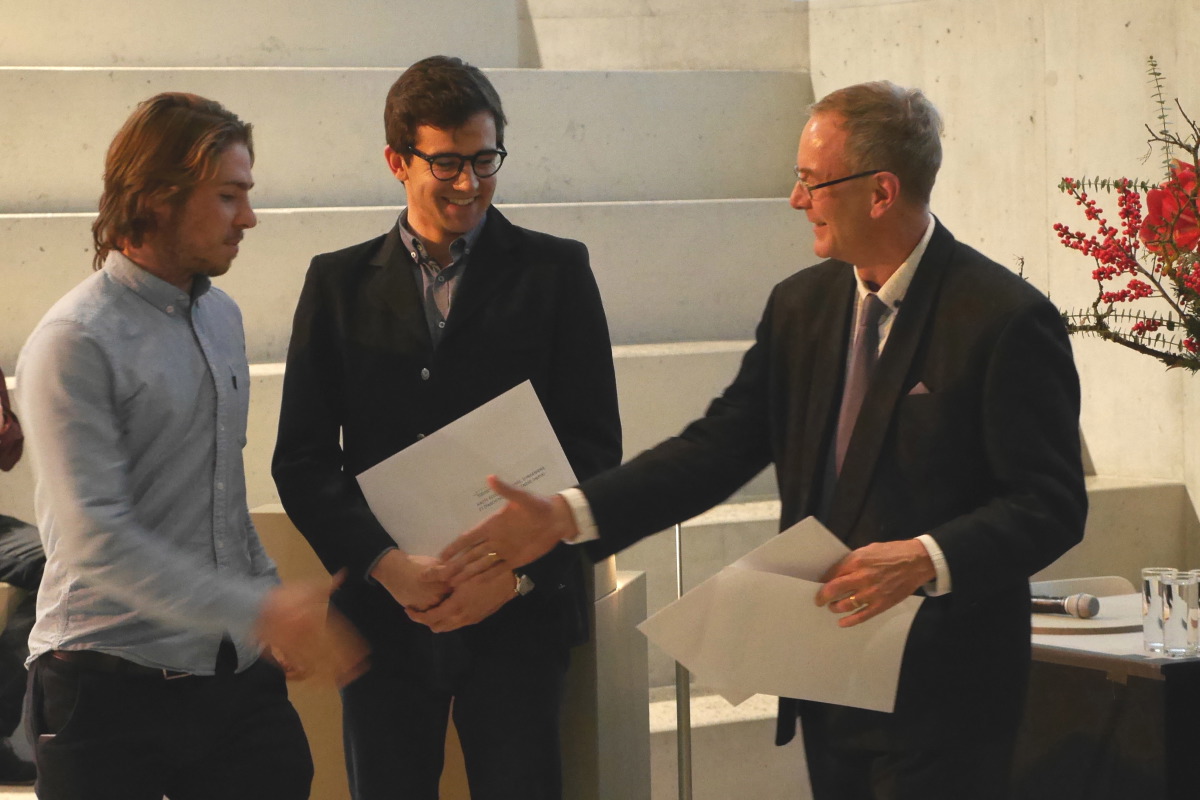 Séraphin Magnin, Thibaud Favre (beide: HEPIA); Prof. Pierre-André Dupraz, responsable de la filière génie civil