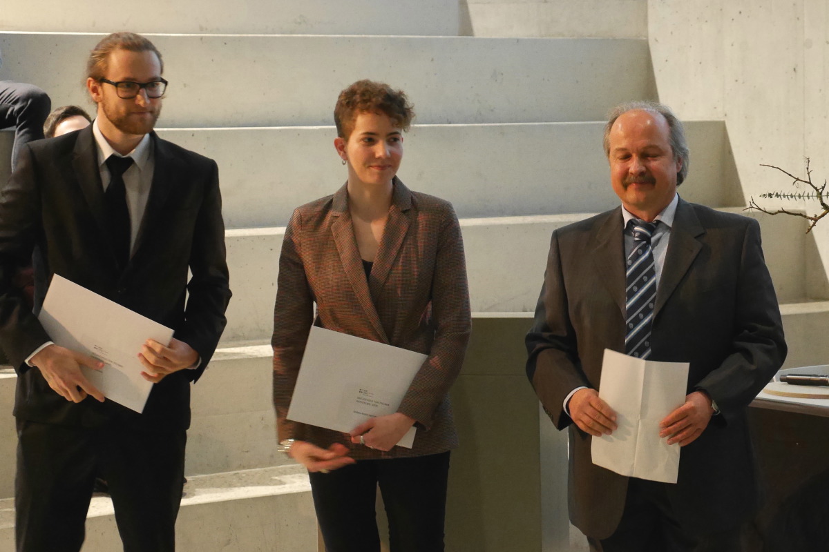 Andrea-Kristin Bachmann, Markus Laurent (beide: HSR); Prof. Dr. Jürg Speerli, Studiengangleiter Bauingenieurwesen HSR