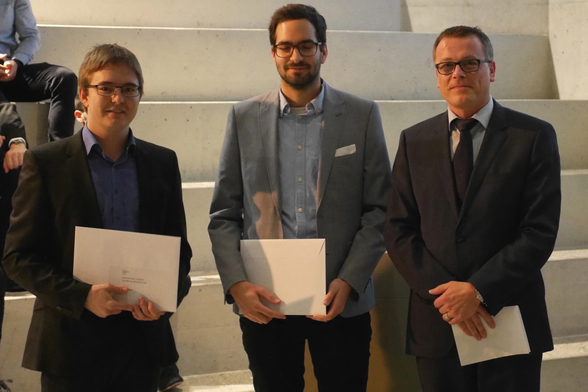 Patrick Matti, Dominik Kiefer (beide: HSLU); Prof. Dr. Albin Kenel, Abteilungsleiter Bautechnik HS Luzern