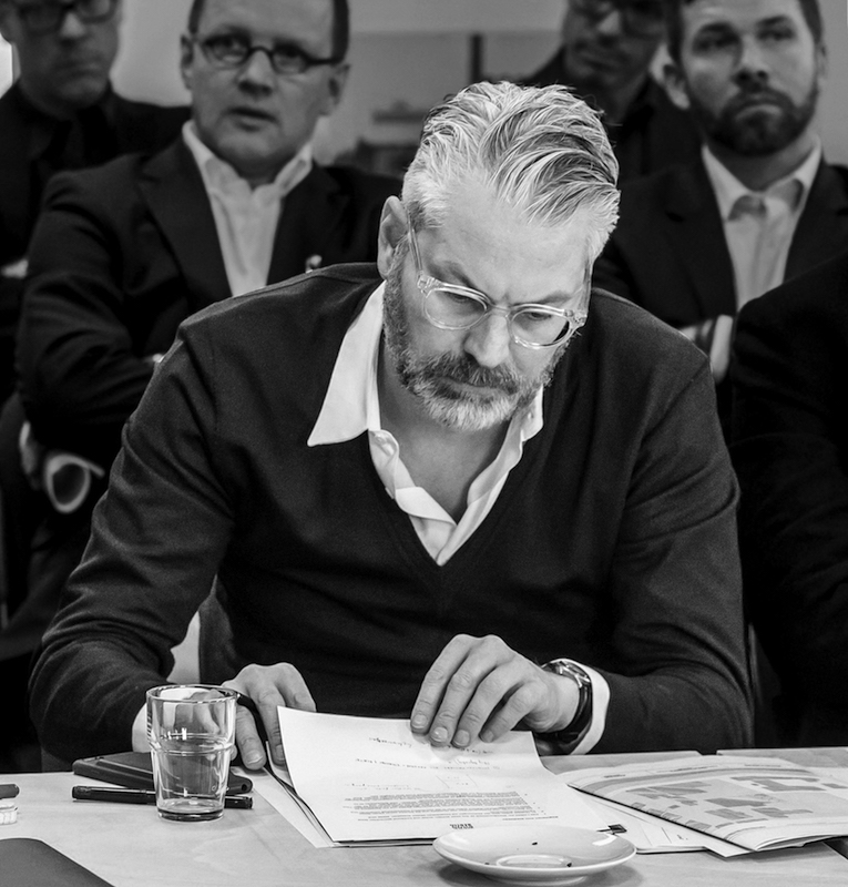 Wim Eckert arbeitet seit 1997 als selbstständiger Architekt. 2001 gründete er das Büro E2A mit Piet Eckert. Nach seinem Studium an der ETH Zürich arbeitete er 1996–1997 bei OMA in Rotterdam. 2009–2011 war er Gastprofessor an der HafenCity Universität Hamburg, seit 2014 ist er Gast­professor an der Università della Svizzera italiana, Mendrisio.