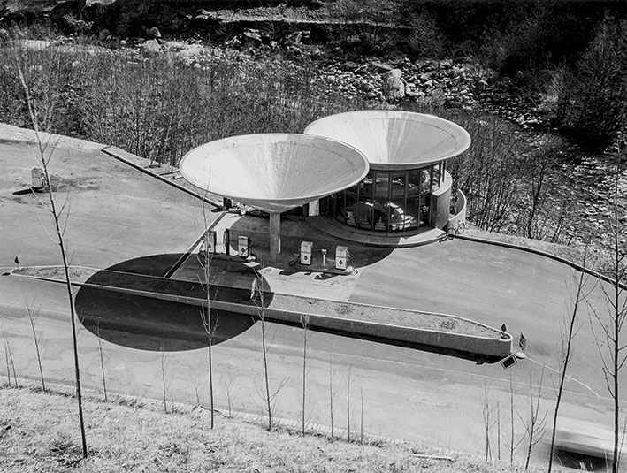 Peppo Brivio, stazione di rifornimento a Soglio, 1963.