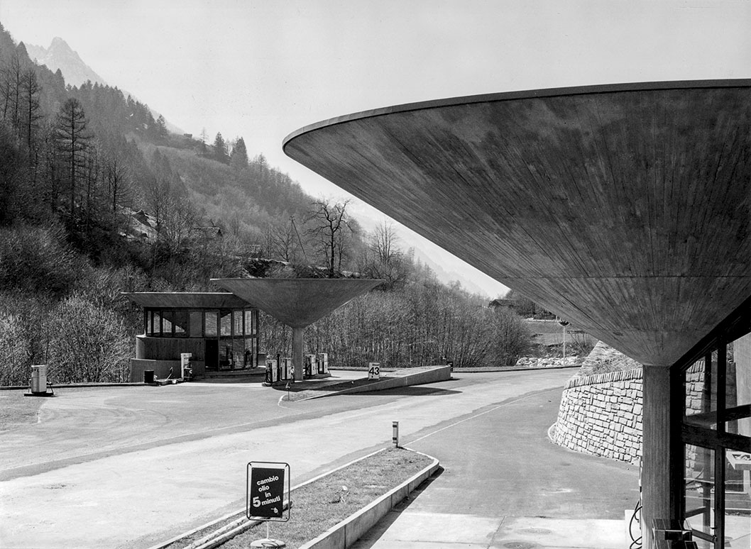 Peppo Brivio, stazione di rifornimento a Soglio, 1963.
