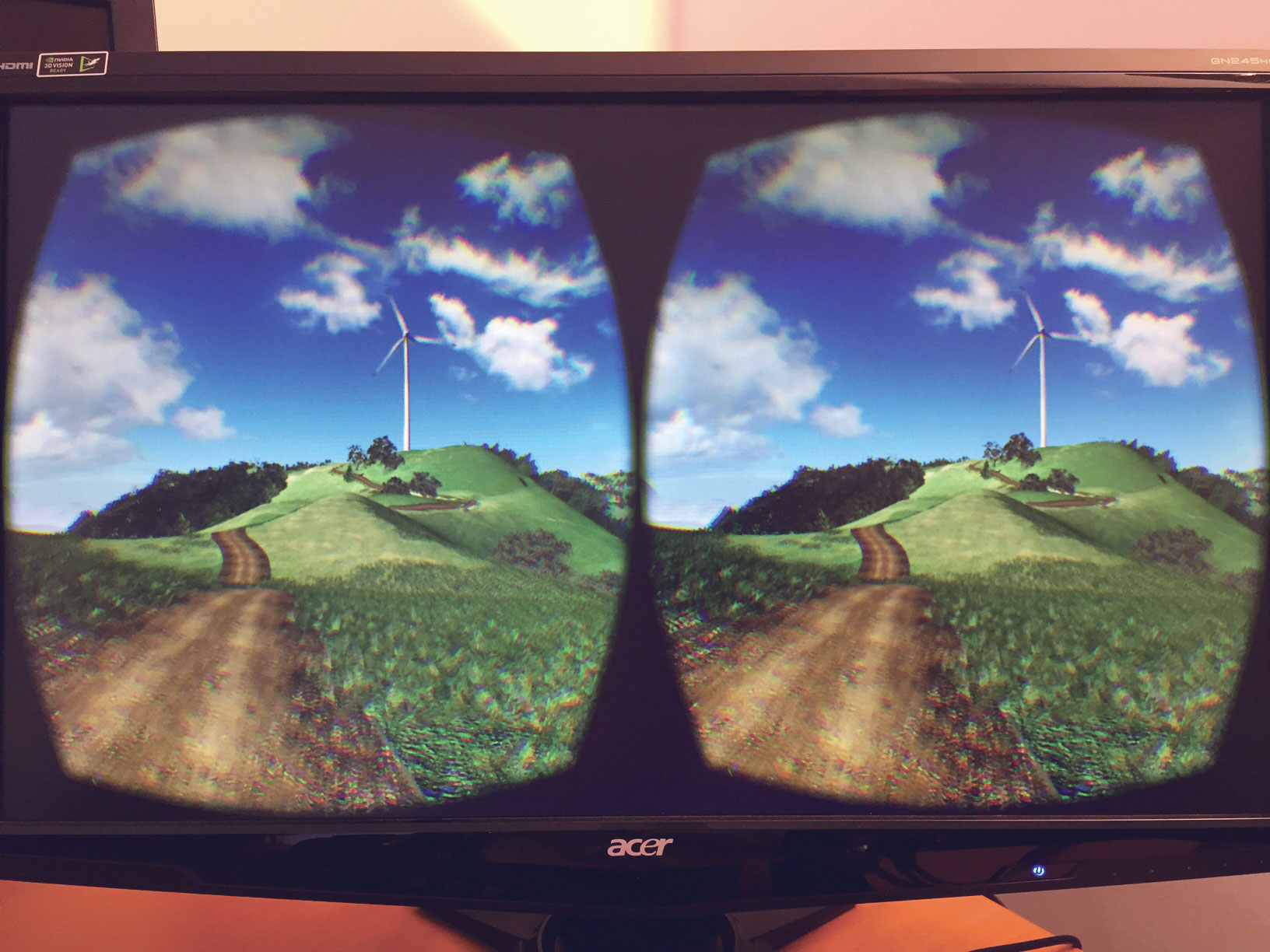 Scène VR d’un parc éolien conçue à l’aide du logiciel CryEngine et basée sur des données SIG. On peut observer ici le mode d’écran partagé pendant une présentation avec les lunettes VR d’Oculus Rift SDK2