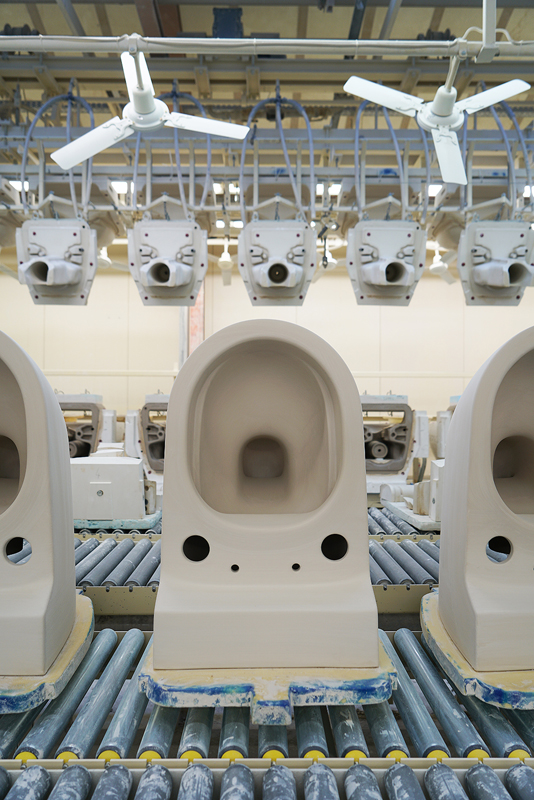 Produktionsschritt des Dusch-WCs Cleanet Riva.