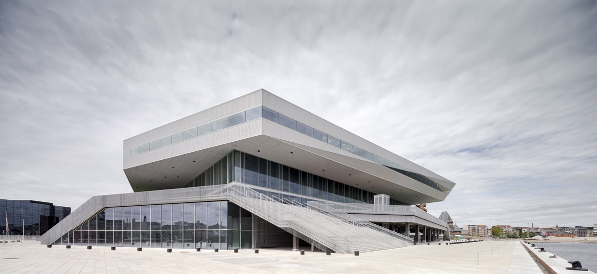 Schmidt Hammer Lassen erstellte das gewaltige Multimedia-Center «Dokk 1» am südlichen Ende der Hafenanlagen als einen der ersten Neubauten des Erweiterungsgebiets.