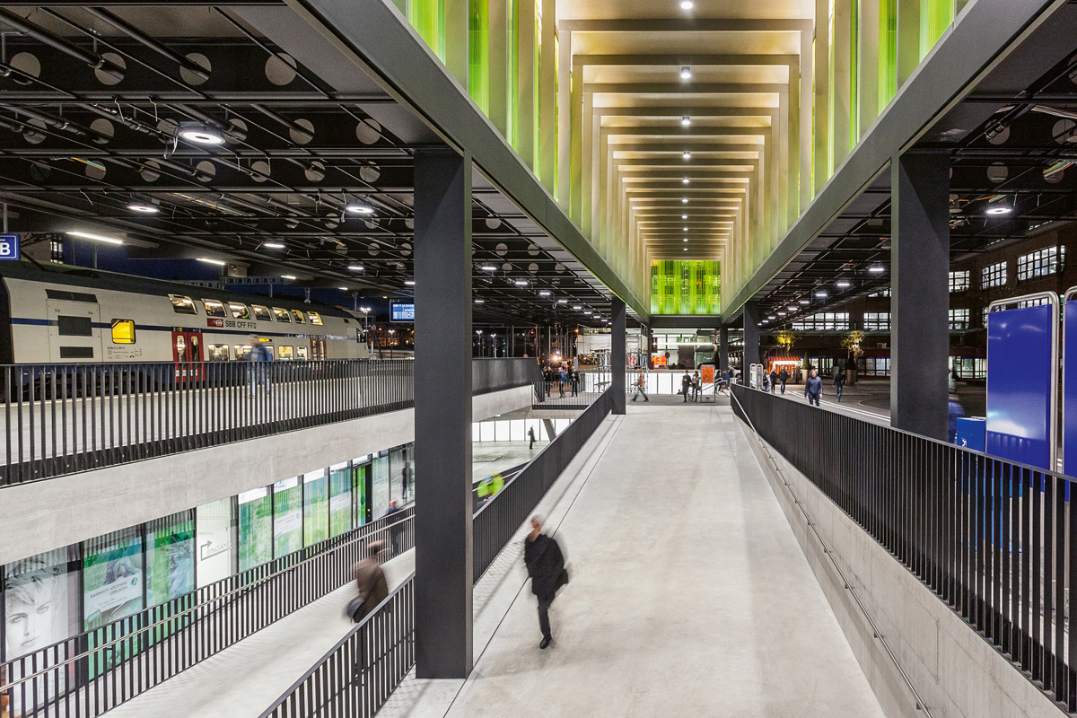 Mit hohem Aufwand zukunftstüchtig gemacht: Der Bahnhof Zürich Oerlikon, ausgezeichnet im Rahmen von «Umsicht – Regards – Sguardi» 2017.